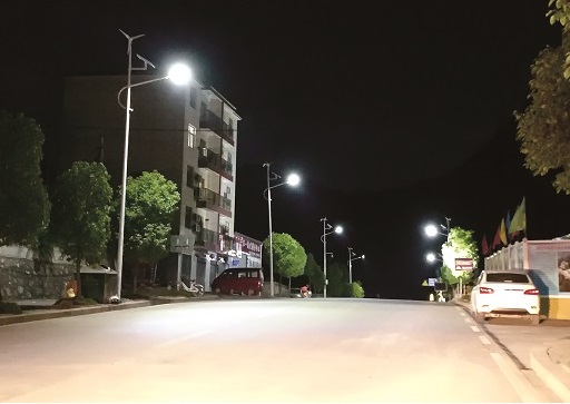 宜昌长阳风光互补太阳能路灯照明项目